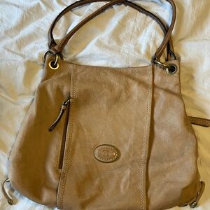 Elegant Tan Leather Shoulder Bag